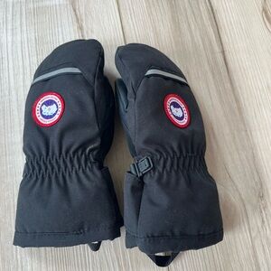 Kids Canada Goose gloves